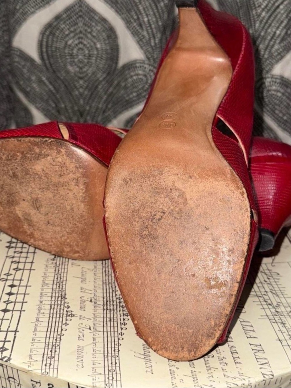 Bottega Veneta Vintage Red Lizard Print Cutout Peep Toe Heels SZ 7.5 - Picture 8 of 8
